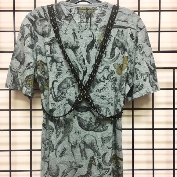 🔴 Animal Print All Over Harness Tee NWT Unisex - Picture 4 of 6